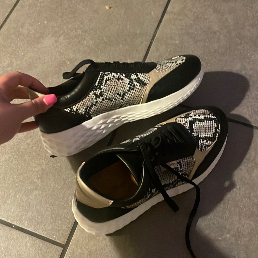Cute stylish tennis shoes, worn probably 2 times